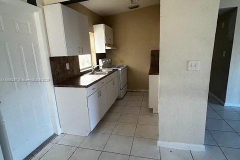 Apartamento en alquiler en Fort Lauderdale, Florida, 1 dormitorio, 89.19 m2 № 1893027 - foto 1