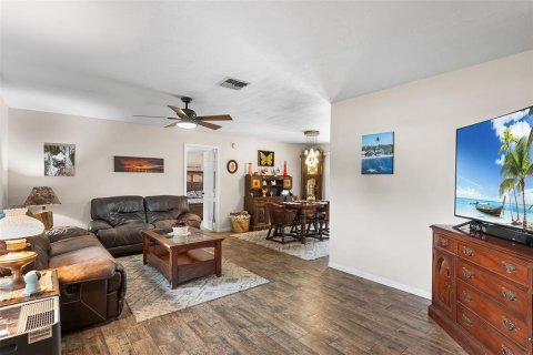 House in Auburndale, Florida 3 bedrooms, 168.99 sq.m. № 1900897 - photo 20