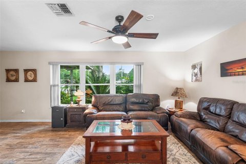 House in Auburndale, Florida 3 bedrooms, 168.99 sq.m. № 1900897 - photo 19