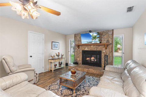 House in Auburndale, Florida 3 bedrooms, 168.99 sq.m. № 1900897 - photo 5