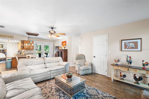 House in Auburndale, Florida 3 bedrooms, 168.99 sq.m. № 1900897 - photo 6