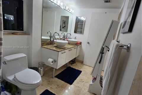 Condominio en alquiler en Miami, Florida, 2 dormitorios, 117.71 m2 № 1993910 - foto 25