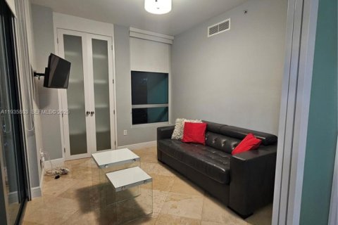 Condominio en alquiler en Miami, Florida, 2 dormitorios, 117.71 m2 № 1993910 - foto 11