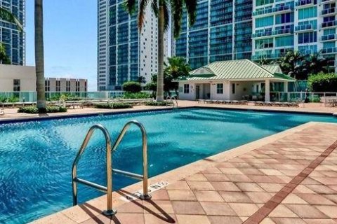 Condominio en alquiler en Miami, Florida, 2 dormitorios, 117.71 m2 № 1993910 - foto 5