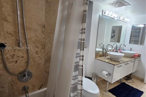 Condominio en alquiler en Miami, Florida, 2 dormitorios, 117.71 m2 № 1993910 - foto 24
