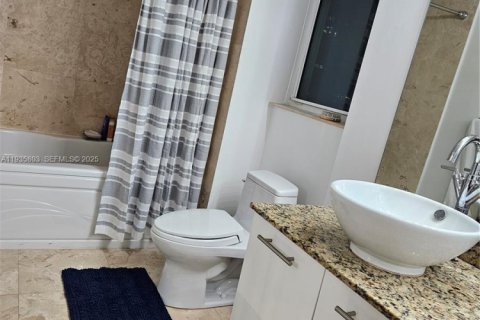 Condominio en alquiler en Miami, Florida, 2 dormitorios, 117.71 m2 № 1993910 - foto 23