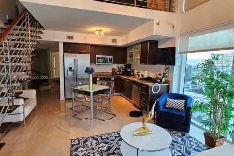 Condominio en alquiler en Miami, Florida, 2 dormitorios, 117.71 m2 № 1993910 - foto 17