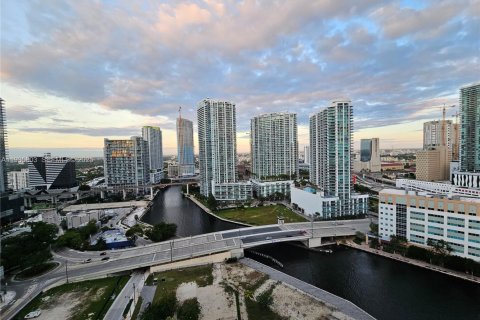 Condominio en alquiler en Miami, Florida, 2 dormitorios, 117.71 m2 № 1993910 - foto 19