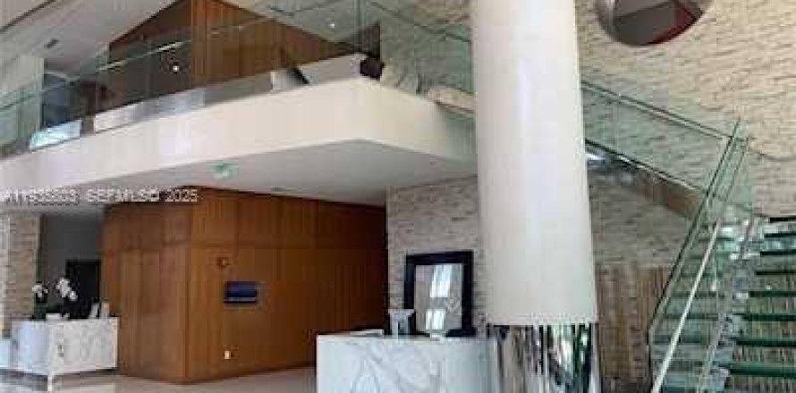 Condominio en Miami, Florida, 2 dormitorios  № 1993910