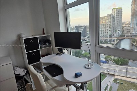 Condominio en alquiler en Miami, Florida, 2 dormitorios, 117.71 m2 № 1993910 - foto 15