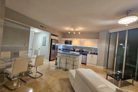 Condominio en alquiler en Miami, Florida, 2 dormitorios, 117.71 m2 № 1993910 - foto 12