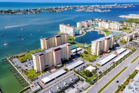 Condo in Saint Petersburg, Florida, 2 bedrooms  № 2348365