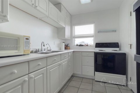 House in Okeechobee, Florida 2 bedrooms № 1888364 - photo 10
