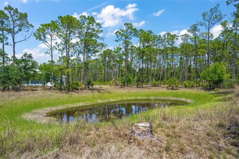 House in North Port, Florida 3 bedrooms, 219.99 sq.m. № 1805118 - photo 16