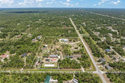 House in North Port, Florida 3 bedrooms, 219.99 sq.m. № 1805118 - photo 3