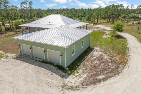 House in North Port, Florida 3 bedrooms, 219.99 sq.m. № 1805118 - photo 12