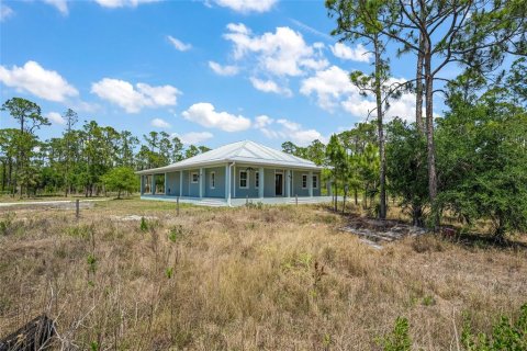 House in North Port, Florida 3 bedrooms, 219.99 sq.m. № 1805118 - photo 17