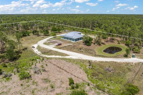 House in North Port, Florida 3 bedrooms, 219.99 sq.m. № 1805118 - photo 2