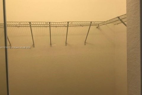 Condo in Miami, Florida, 3 bedrooms  № 2035276 - photo 8