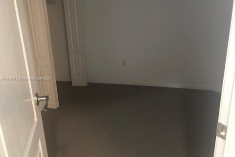 Condo in Miami, Florida, 3 bedrooms  № 2035276 - photo 10