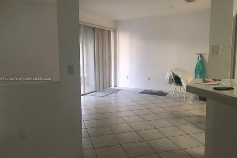 Condo in Miami, Florida, 3 bedrooms  № 2035276 - photo 4