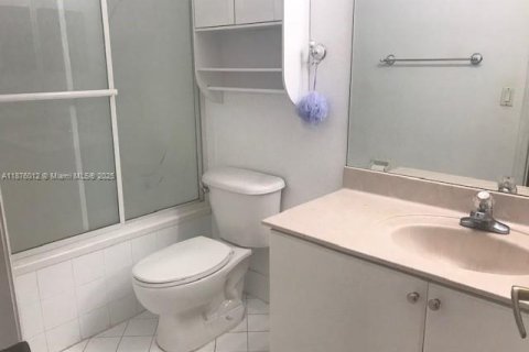 Condo in Miami, Florida, 3 bedrooms  № 2035276 - photo 7