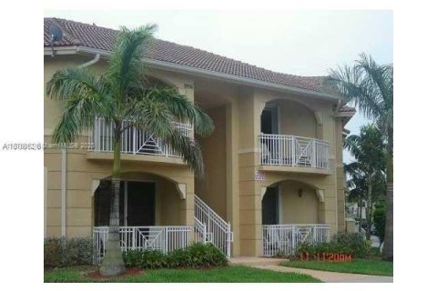 Condo in Miami, Florida, 3 bedrooms  № 2035276