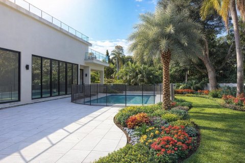 House in Miami, Florida 8 bedrooms, 446.12 sq.m. № 2083152 - photo 2