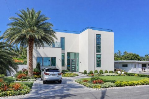 House in Miami, Florida 8 bedrooms, 446.12 sq.m. № 2083152