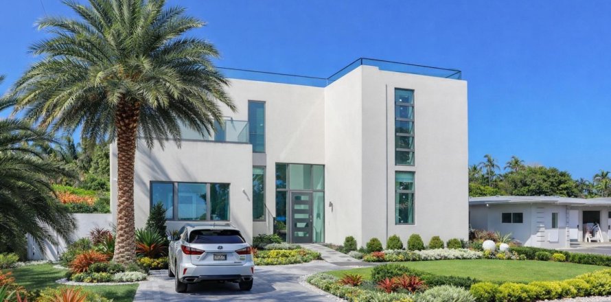 House in Miami, Florida 8 bedrooms, 446.12 sq.m. № 2083152