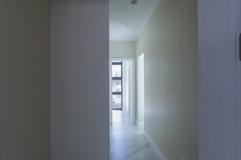 House in Miami, Florida 8 bedrooms, 446.12 sq.m. № 2083152 - photo 12