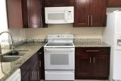 Townhouse in Coral Springs, Florida 2 bedrooms, 96.62 sq.m. № 1925972 - photo 2