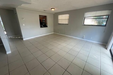 Adosado en alquiler en Coral Springs, Florida, 2 dormitorios, 96.62 m2 № 1925972 - foto 4