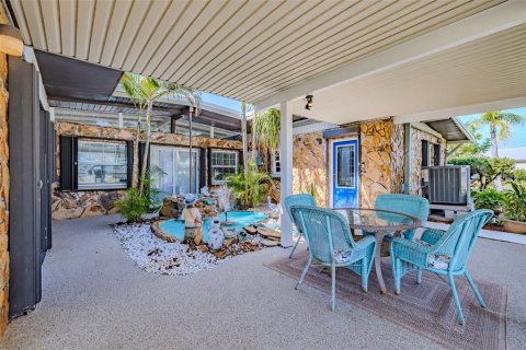 House in Ruskin, Florida 3 bedrooms, 210.98 sq.m. № 1919906 - photo 11