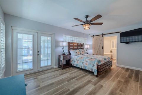 House in Ruskin, Florida 3 bedrooms, 210.98 sq.m. № 1919906 - photo 25
