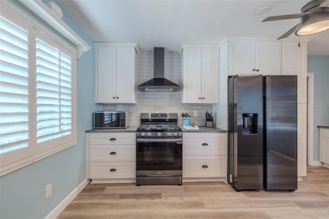 House in Ruskin, Florida 3 bedrooms, 210.98 sq.m. № 1919906 - photo 12