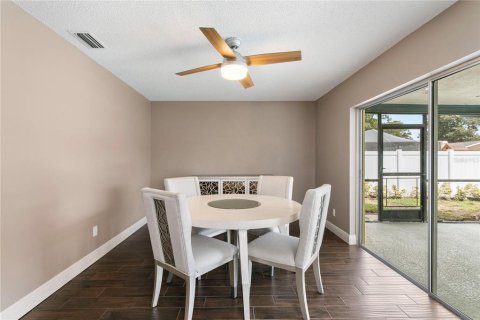 House in Clearwater, Florida 2 bedrooms, 138.24 sq.m. № 1907781 - photo 21