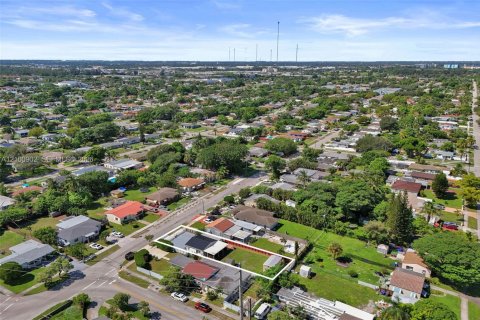 House in Hollywood, Florida 3 bedrooms № 2402470 - photo 5