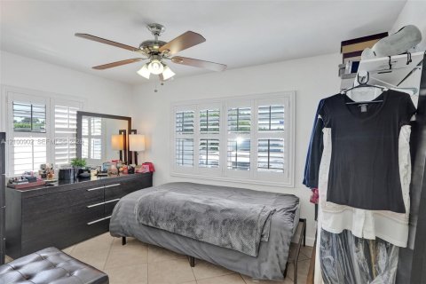 House in Hollywood, Florida 3 bedrooms № 2402470 - photo 19
