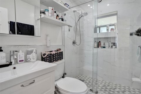 House in Hollywood, Florida 3 bedrooms № 2402470 - photo 18