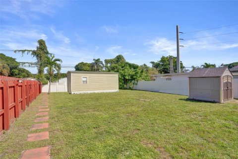 House in Hollywood, Florida 3 bedrooms № 2402470 - photo 22