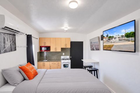 House in Hollywood, Florida 3 bedrooms № 2402470 - photo 24