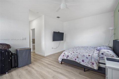 Villa ou maison à vendre à Miami, Floride: 4 chambres, 245.26 m2 № 2064879 - photo 17