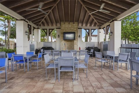 Villa ou maison à vendre à Miami, Floride: 4 chambres, 245.26 m2 № 2064879 - photo 30