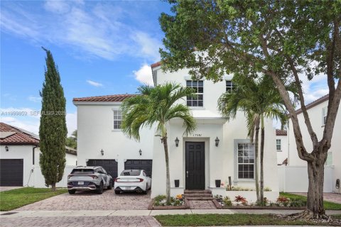 Villa ou maison à Miami, Floride 4 chambres, 245.26 m2 № 2064879