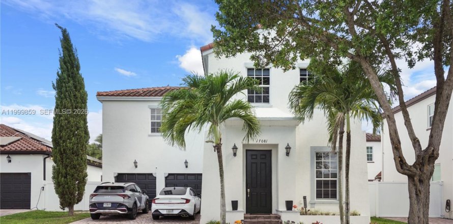 Villa ou maison à Miami, Floride 4 chambres, 245.26 m2 № 2064879