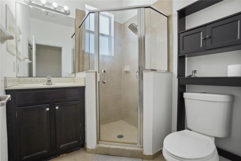 Villa ou maison à vendre à Miami, Floride: 4 chambres, 245.26 m2 № 2064879 - photo 25