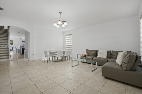 Villa ou maison à vendre à Miami, Floride: 4 chambres, 245.26 m2 № 2064879 - photo 5