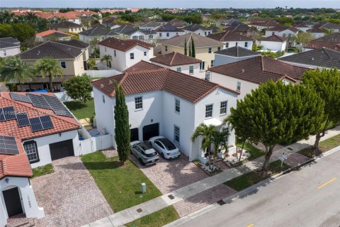 Villa ou maison à vendre à Miami, Floride: 4 chambres, 245.26 m2 № 2064879 - photo 3