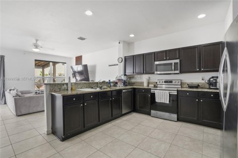 Villa ou maison à vendre à Miami, Floride: 4 chambres, 245.26 m2 № 2064879 - photo 6